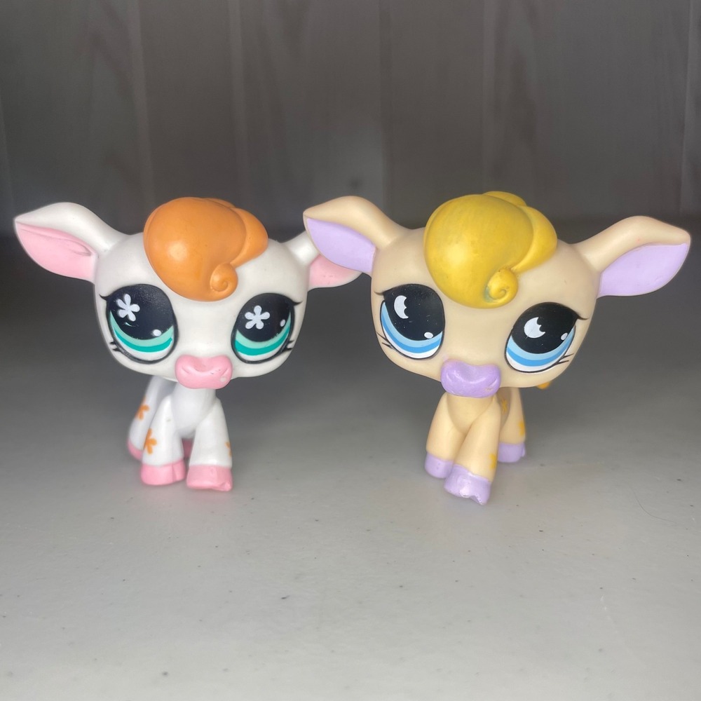 Hasbro Littlest Pet Shop Lot of 2 Cows 927 877 Vintage Yellow Pink LPS Toys